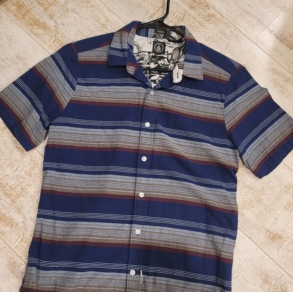 Volcom Men's Slim Fit Striped Button Up Shirt Size Medium - Picture 3 of 7